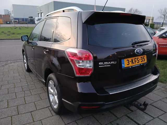 Subaru Forester 2.0 Executive 2013 Benzine 4