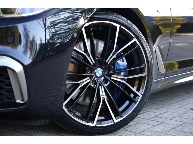 BMW 5 Serie M550i xDrive Executive 2018 Benzine 2