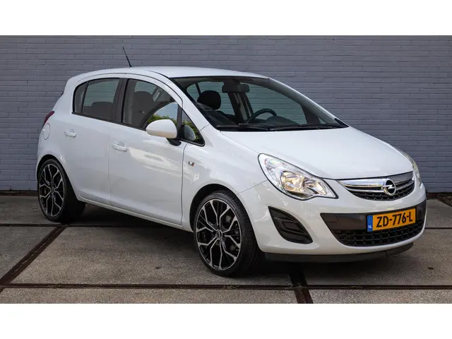 Opel Corsa 1.2-16V Berlin 2013 Benzine 17
