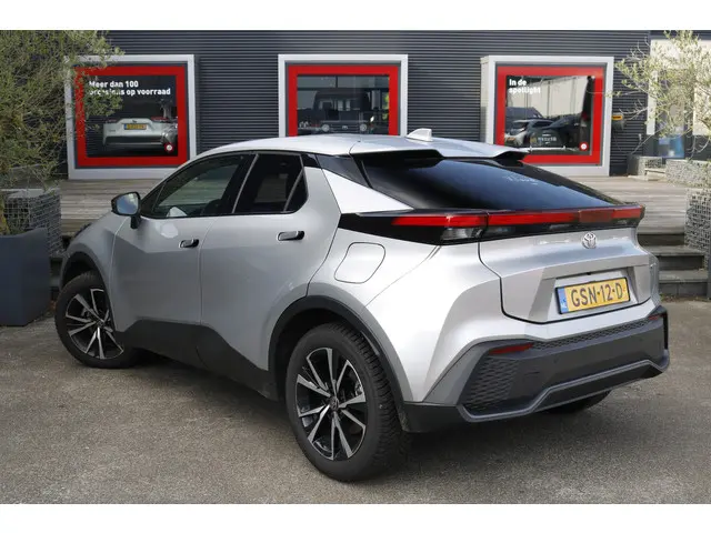 Toyota C-HR 1.8 Hybrid 140 Dynamic 2024 Hybride Benzine 7
