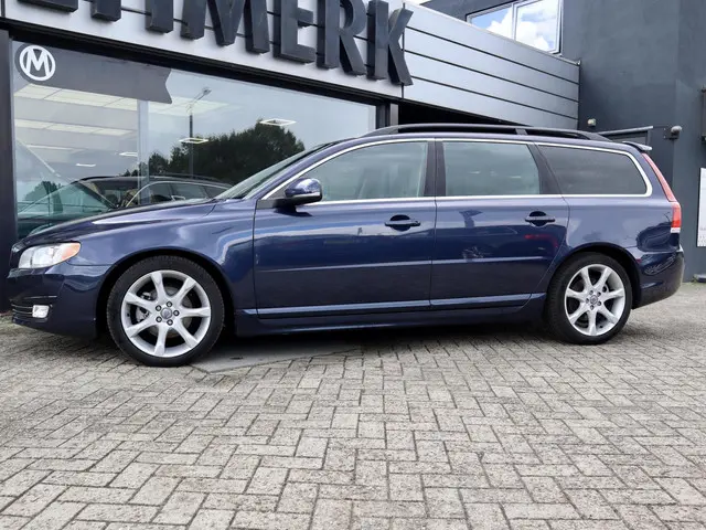 Volvo V70 D2 Nordic+ Automaat, excl BPM 2014 Diesel 24