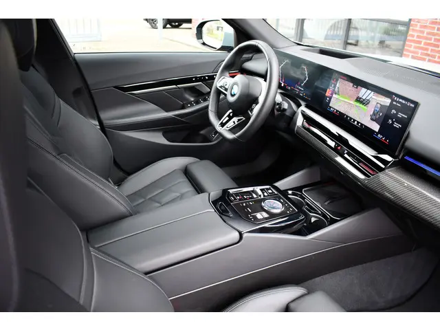 BMW 5 Serie Touring 520i M-Sport 2024 Benzine 46