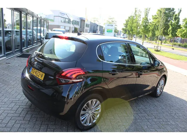 Peugeot 208 1.2 PureTech Allure 2016 Benzine 6