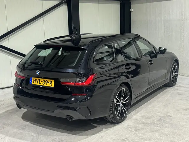 BMW 3 Serie Touring 330e M-Sport 2021 Hybride Benzine 27