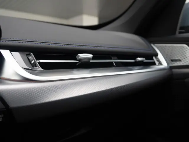 BMW X1 xDrive25e 2025 Hybride Benzine 39