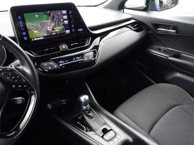 Toyota C-HR 1.8 Hybrid Dynamic Aut- 2017 Hybride Benzine 8