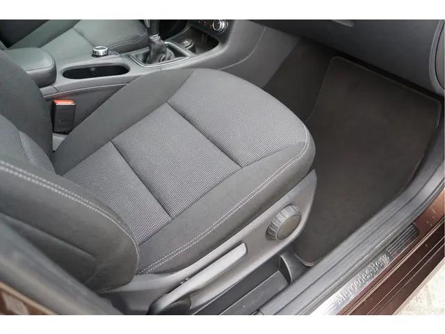 Mercedes-Benz B-Klasse B 180 Ambition 2014 Benzine 12