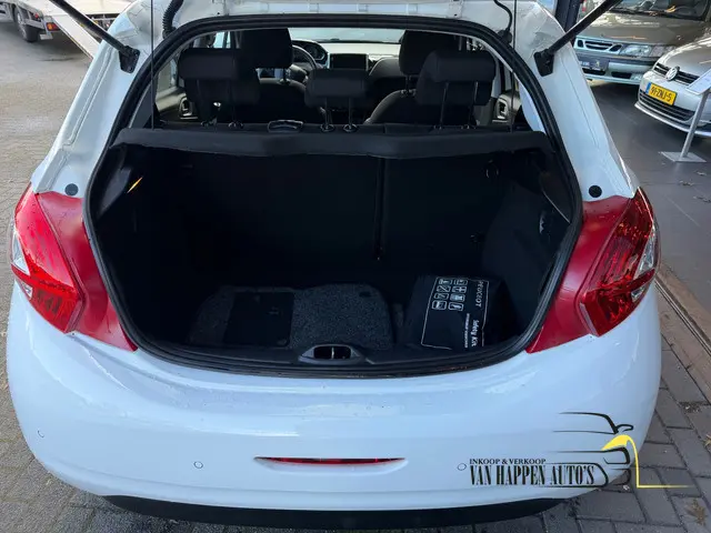 Peugeot 208 1.6 VTi Allure / apk 3-2027 2013 Benzine 12