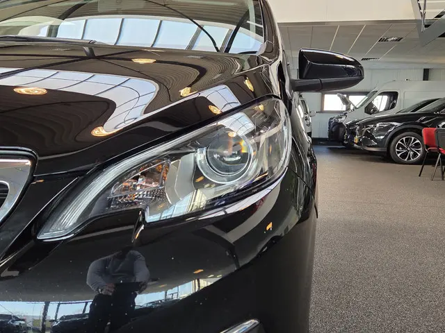 Peugeot 108 1.0 e-VTi Allure 2021 Benzine 9