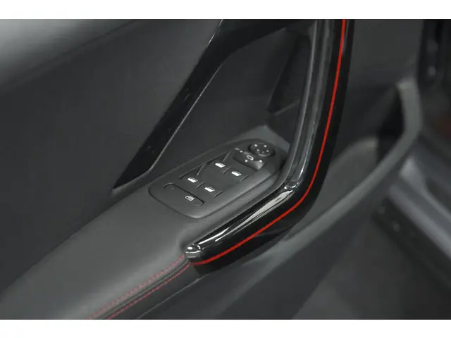 Peugeot 2008 PureTech 110 EAT6 GT 2017 Benzine 27