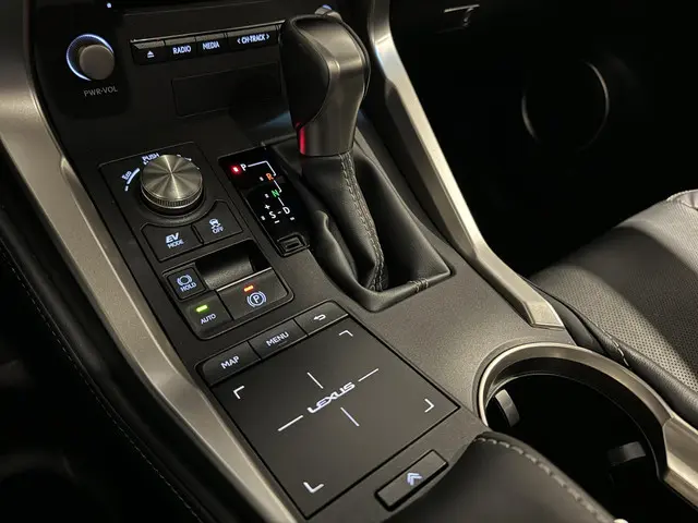 Lexus NX 300h AWD Luxury Line 2019 Hybride Benzine 14