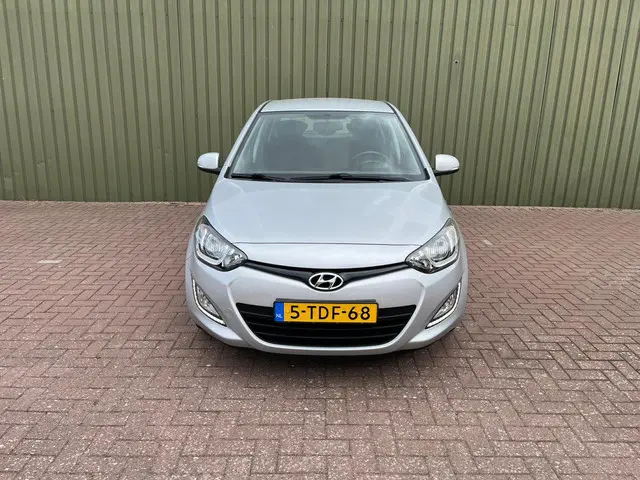 Hyundai i20 1.2i i-Deal 2014 Benzine 3
