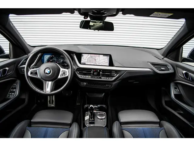 BMW 1 Serie 120i | M Sport | PDC | LED | 19 inch | 2022 Benzine 15