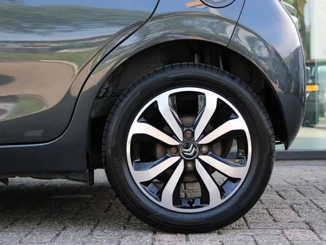 Citroën C1 1.2 PureTech Shine 2015 Benzine 25