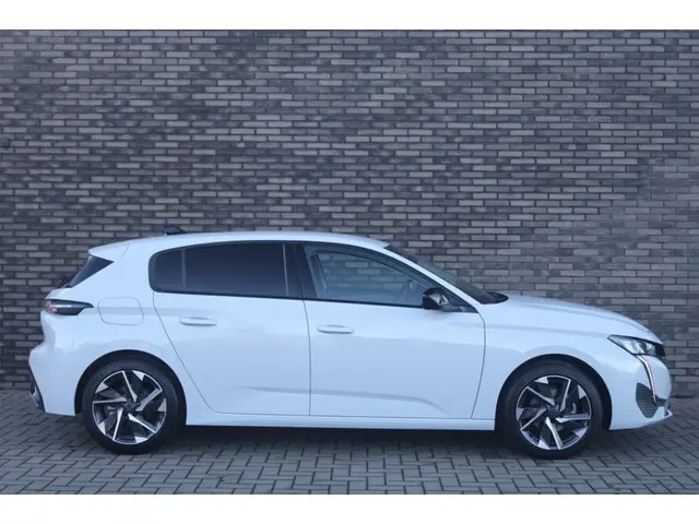Peugeot 308 1.2 PureTech Allure 2024 Benzine 3