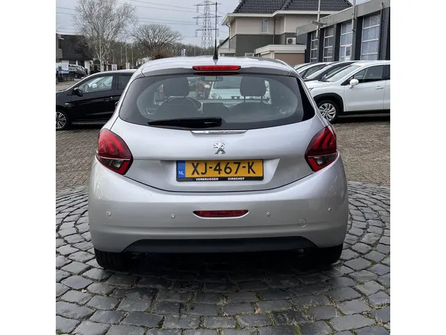 Peugeot 208 1.2 PureTech Allure 2018 Benzine 24