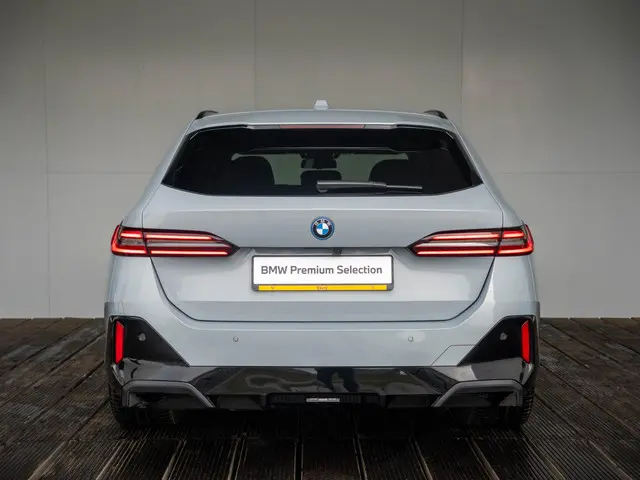 BMW 5 Serie Touring 530e 2024 Hybride Benzine 5