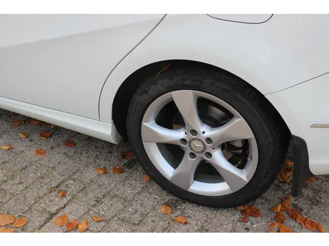 Mercedes-Benz B-Klasse 180 CDI Prestige 2014 Diesel 12