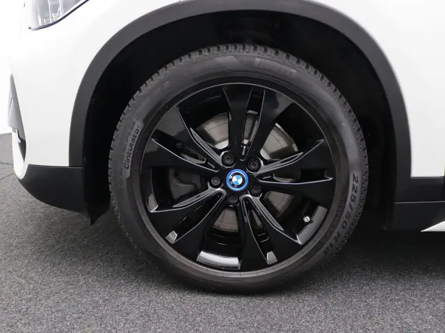 BMW X1 xDrive25e 2022 Hybride Benzine 8
