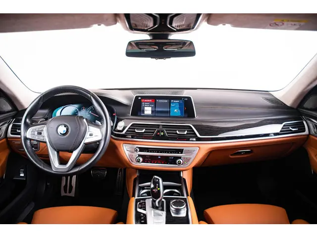 BMW 7 Serie 750i xDrive High Executive 2018 Benzine 3