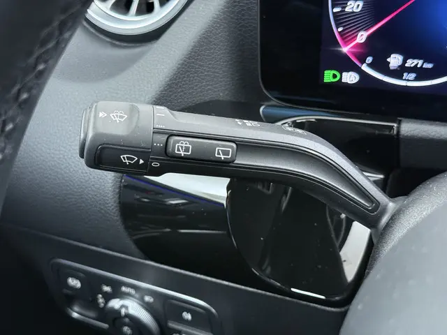 Mercedes-Benz GLA 250 e AMG line 2025 Hybride Benzine 25