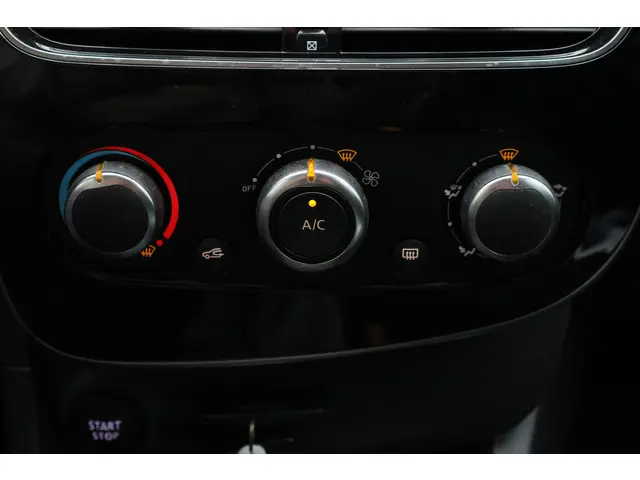 Renault Clio Estate 0.9 TCe Limited 2018 Benzine 34