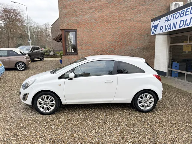 Opel Corsa 1.2-16V BlitZ 2014 Benzine 3