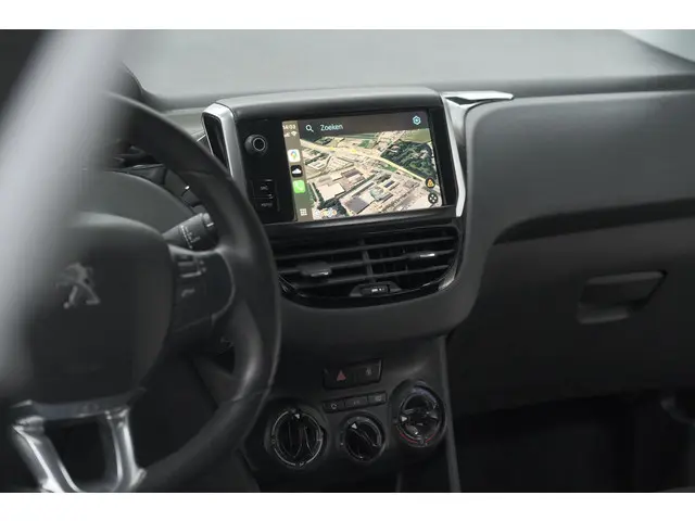 Peugeot 208 PureTech 82 Signature 2019 Benzine 55