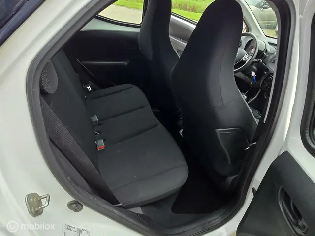 Toyota Aygo 1.0 VVT-i x, airco, 5drs 2017 Benzine 17