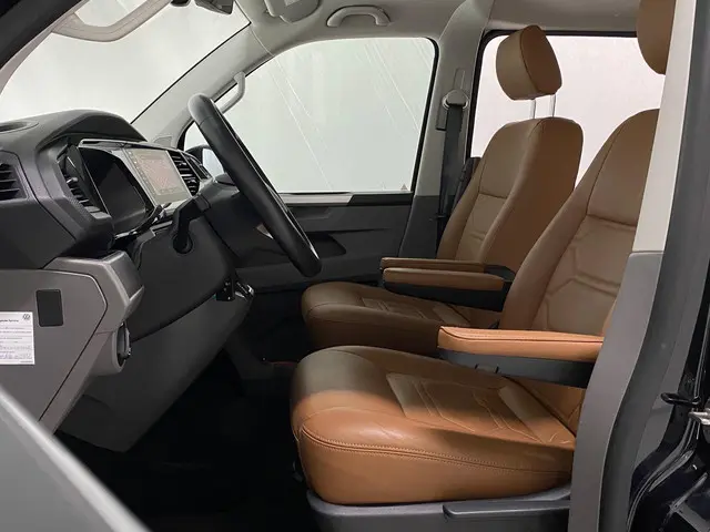 Volkswagen Transporter 2.0 TDI L2H1 30 DC 2021 Diesel 17