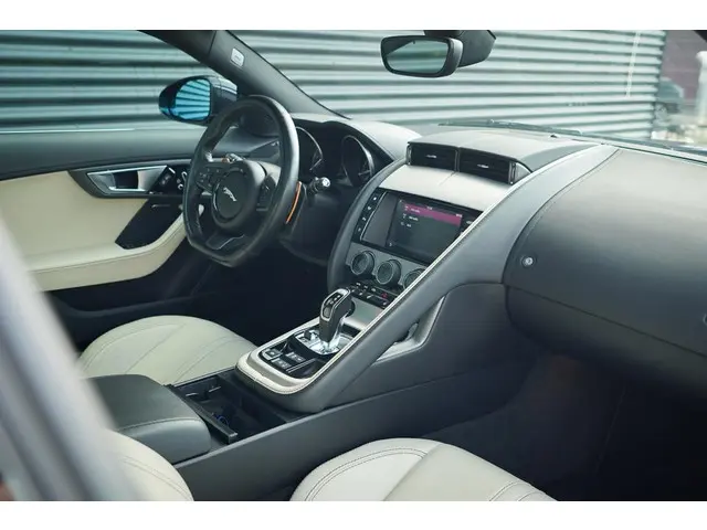 Jaguar F-Type 3.0 V6 Coupé 2016 Benzine 51