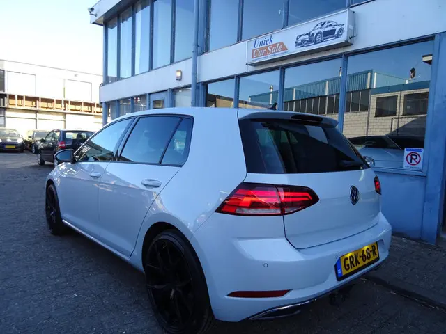 Volkswagen Golf 1.4 TSI Highline Business R 2017 Benzine 3