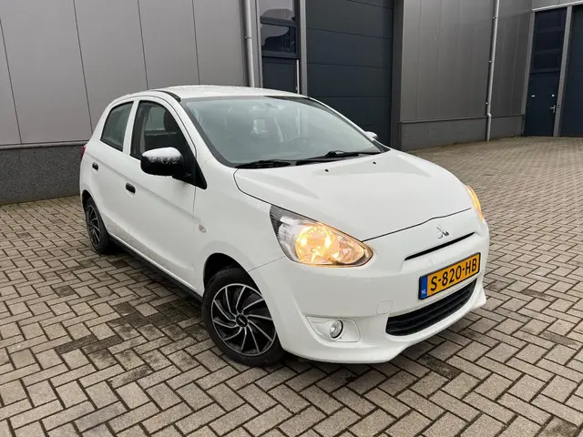 Mitsubishi Space Star 1.0 Entry 117.938KM 2015 Benzine 3