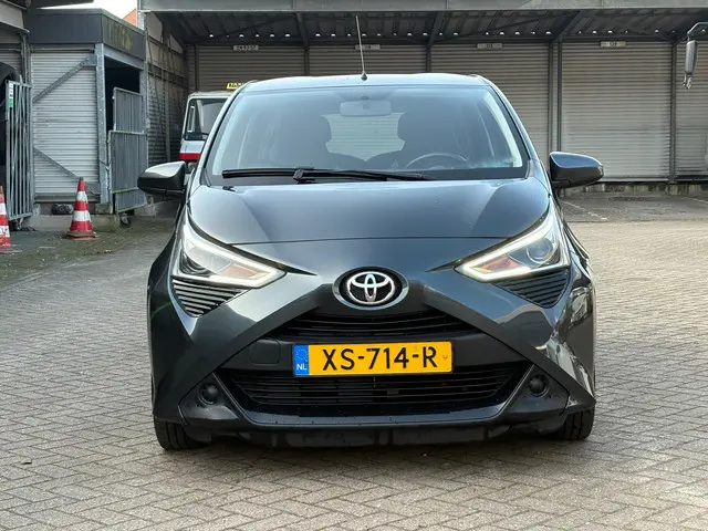 Toyota Aygo 1.0 VVT-i x-play 2019 Benzine 22