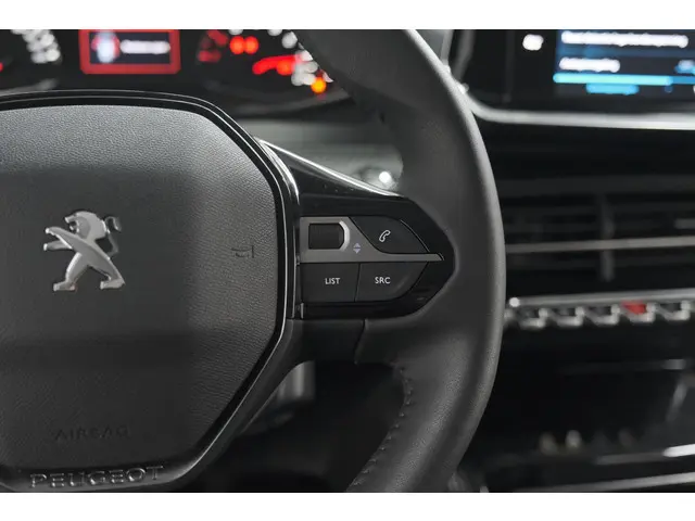 Peugeot 208 PureTech 100 Allure Pack 2023 Benzine 30