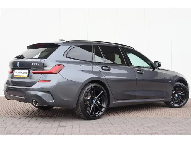 BMW 3 Serie Touring 330e xDrive 2022 Hybride Benzine