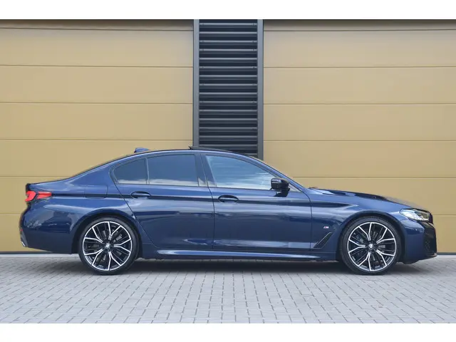 BMW 5 Serie 530i High Executive 2021 Benzine 7
