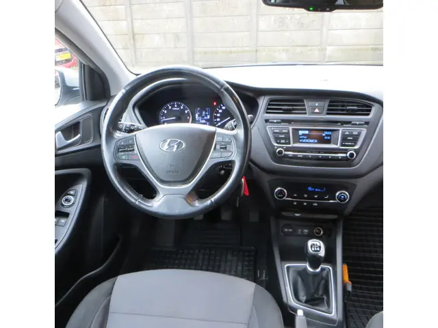 Hyundai i20 Coupé 1.2 HP i-Motion Comfort 2015 Benzine 7