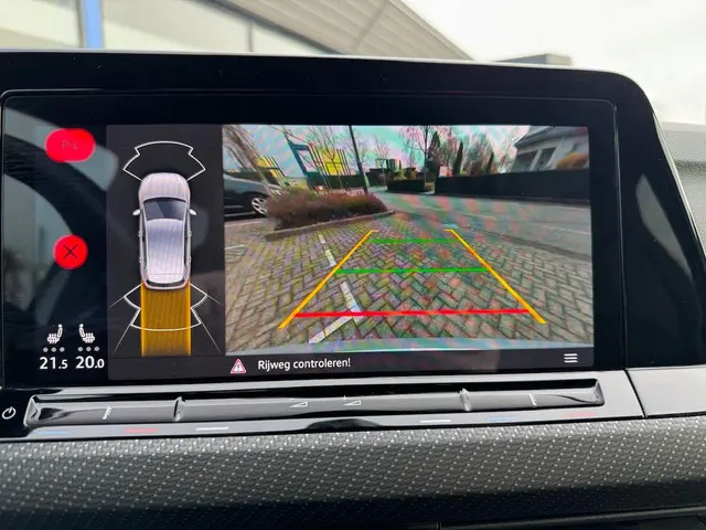 Volkswagen Golf 1.5 eTSI R-Line 2022 Benzine 32