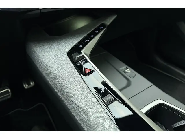 Peugeot 5008 1.2 Hybrid 145 GT 2025 Hybride Benzine 38