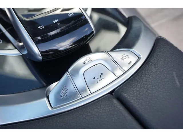 Mercedes-Benz C-Klasse Cabrio 180 AMG 2020 Benzine 18