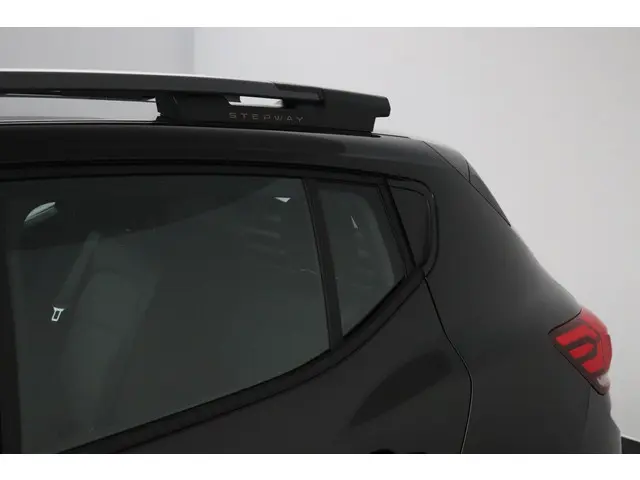 Dacia Sandero Stepway 1.1 TCe 110 Extreme 2025 Benzine 37