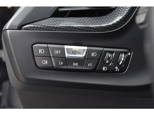 BMW 1 Serie 118i Executive Edition 2020 Benzine 12