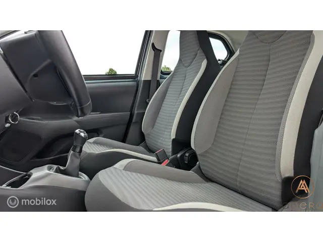 Toyota Aygo 1.0 VVT-i x-cite 2019 Benzine 19