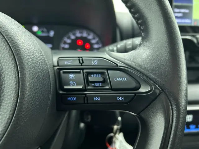 Toyota Yaris 1.5 Hybrid Active Auto. 2023 Hybride Benzine 6