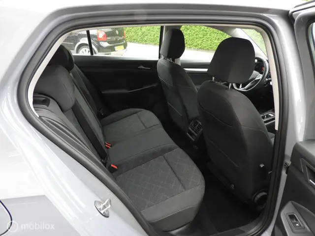 Volkswagen Golf 1.0 eTSI Life 2022 Benzine 13