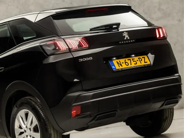 Peugeot 3008 1.2 PureTech Sport 2021 Benzine 13