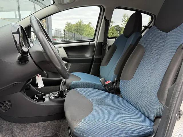Toyota Aygo 1.0 VVT-i Access 2012 Benzine 6