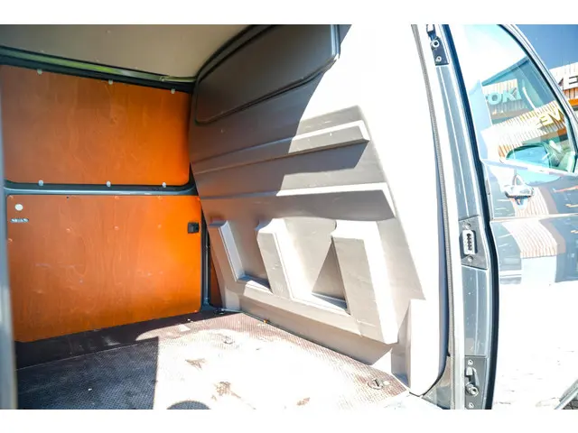 Volkswagen Transporter 2.0 TDI L1H1 28 2021 Diesel 15