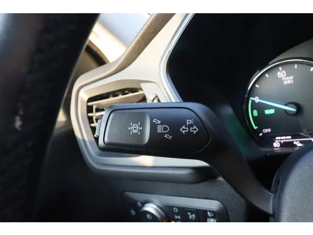 Ford Kuga 2.5 PHEV AUT. TITANIUM 2020 Hybride Benzine 24
